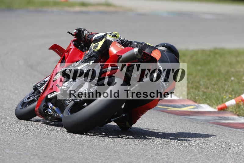 /27 12.06.2025 Ducati Schweiz Trackday Warmup  ADR/gelb-jeaune/backside